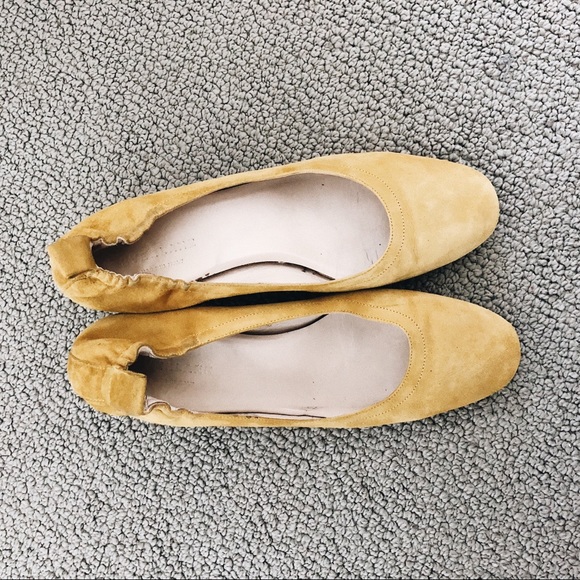 🚫SOLD🚫 Everlane Day Heel in Yellow Suede - Picture 2 of 5